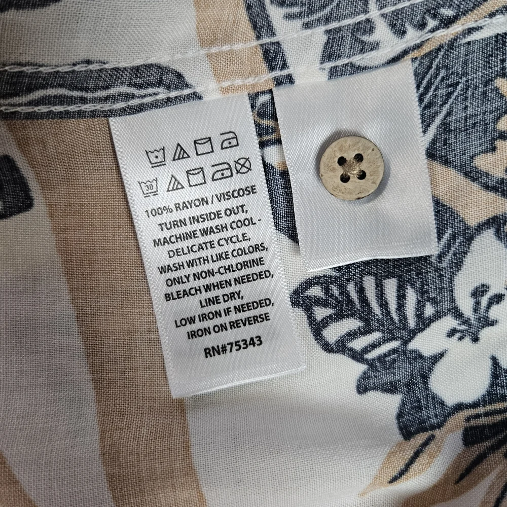 C&C California Mens Button Down Shirt XL Tan Navy Blue Hawaiian Tropical‎ Vaca